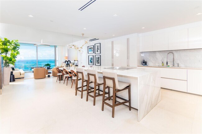 Building Photo - 10201 Collins Ave