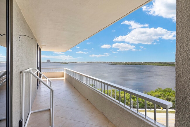 Building Photo - 5550 N Ocean Dr
