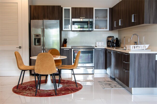 Building Photo - 1025 NE 18th Ave