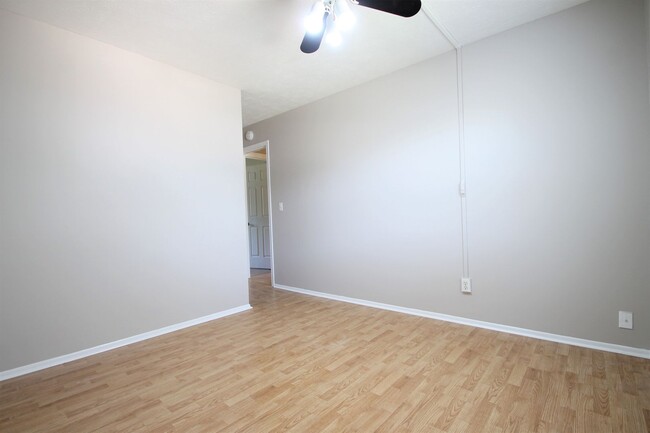 Building Photo - Coming Soon! 3 Bedroom / 2 Bath In Bellevu...