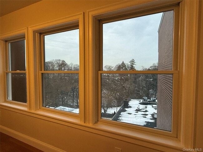 Building Photo - 125 Main St