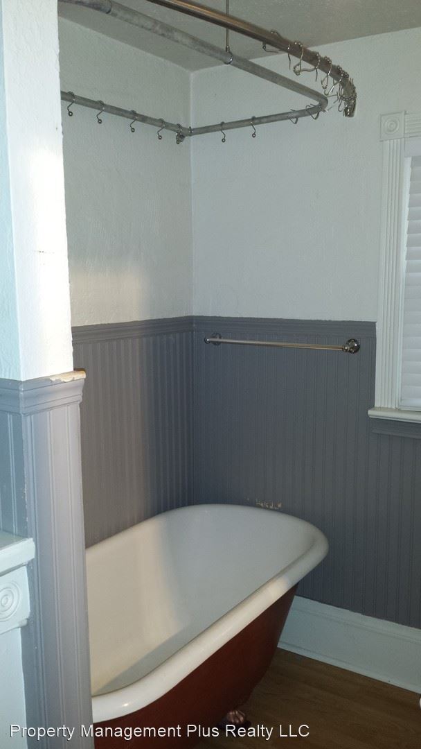 Building Photo - 3 br, 1 bath House - 104 Longs Peak Ave