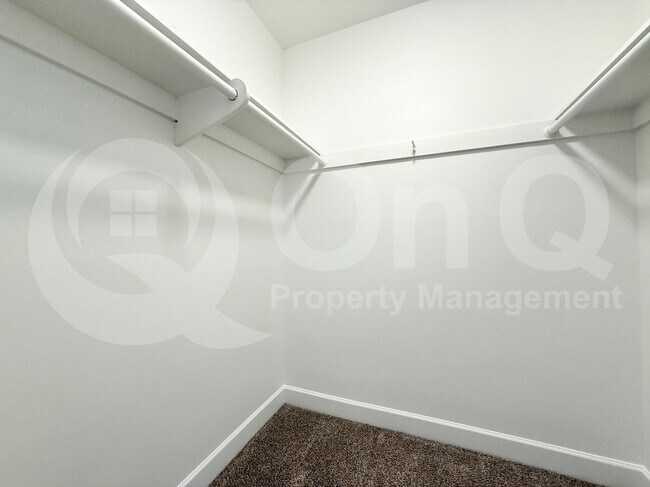 Building Photo - 4250 N Parkway Ave