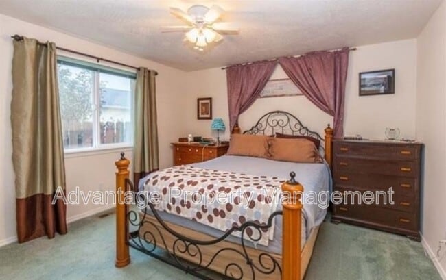 Building Photo - 3122 30th Ave SE