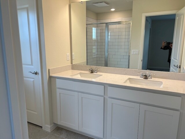 Building Photo - 3038 Emerald Acrs Ln