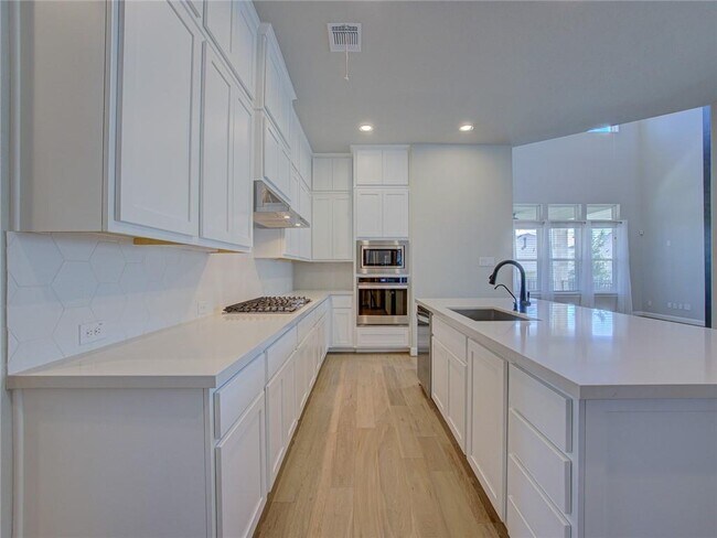 Building Photo - 425 Sitlington Ln