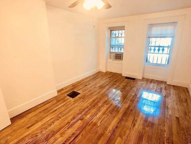 bedroom 1 - 572 Park Pl