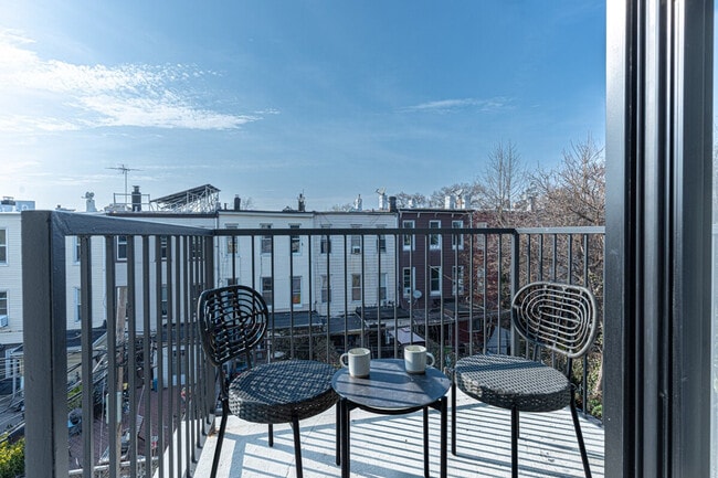 Building Photo - 242 Schaefer St