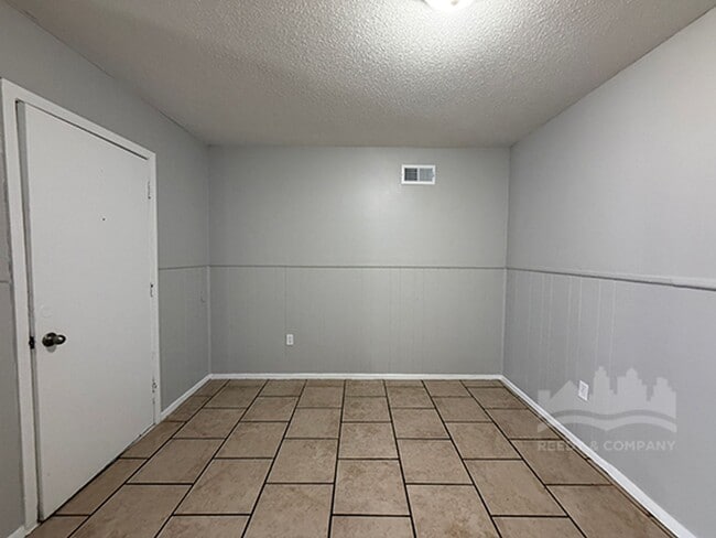 Building Photo - 3359 Spring Water Cove