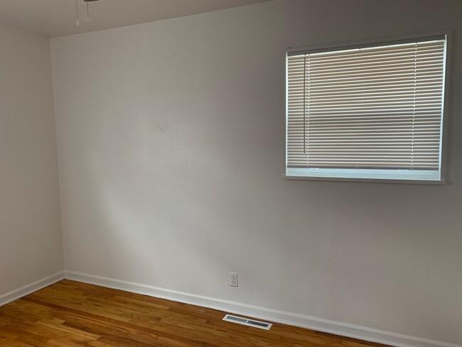 Building Photo - Great 3 Bedroom Home