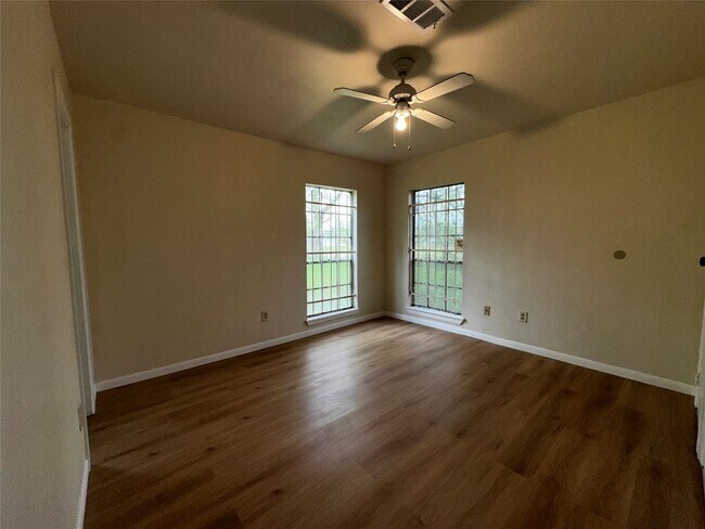 Building Photo - 6023 Belarbor St