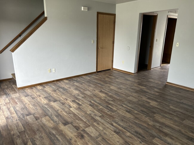 Building Photo - 425 E Monroe Ave