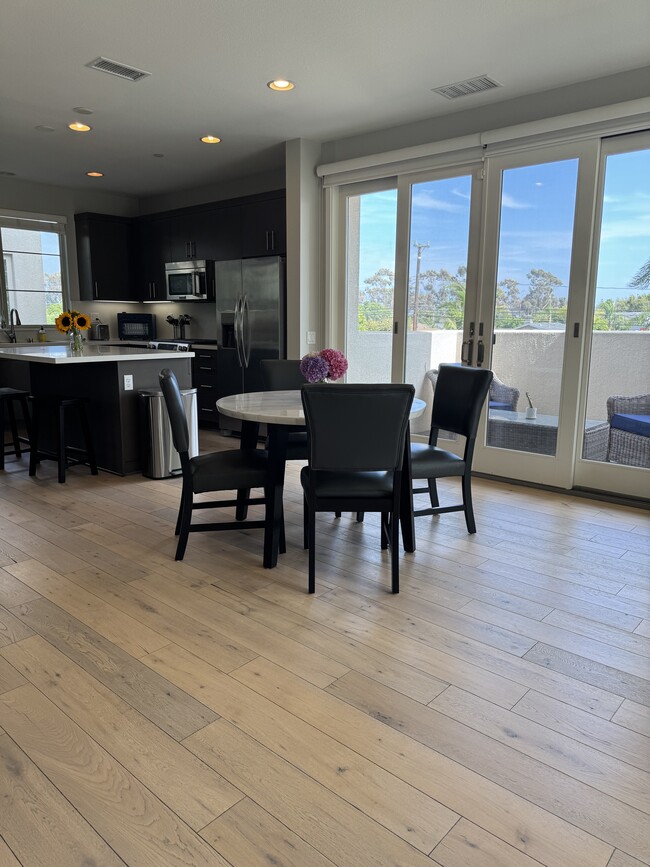 Open Dining space with balcony - 5256 Pacific Ter