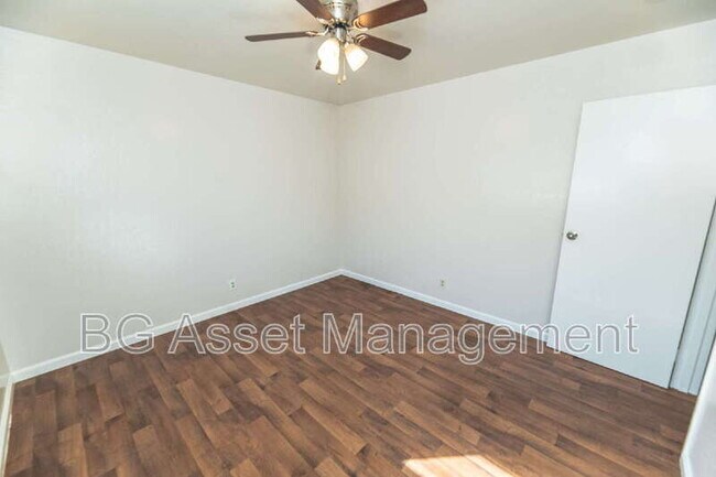 Building Photo - 1932 Ethan Wy