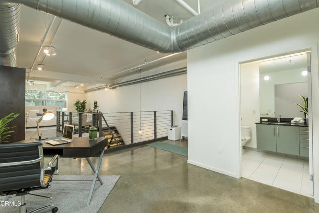 Building Photo - 510 S Hewitt St