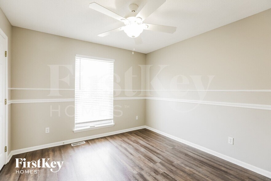 Building Photo - 7016 N Bristol Ave