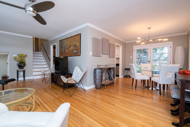 Building Photo - 312 Schoolwood Ln