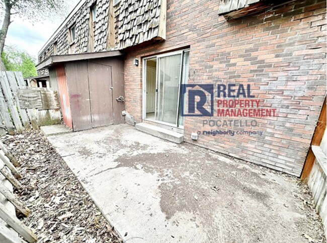 Building Photo - 230 W Chubbuck Rd