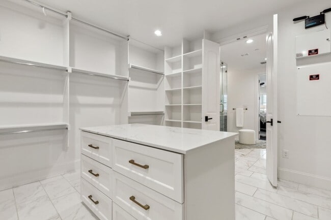 Building Photo - 28 Comillas Dr