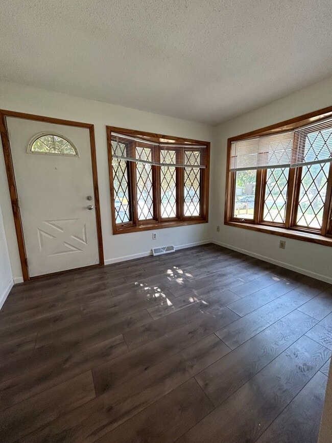 Building Photo - KK - 04 - Avon St