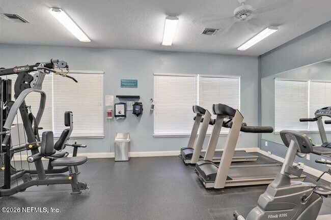 Building Photo - 10550 Baymeadows Rd