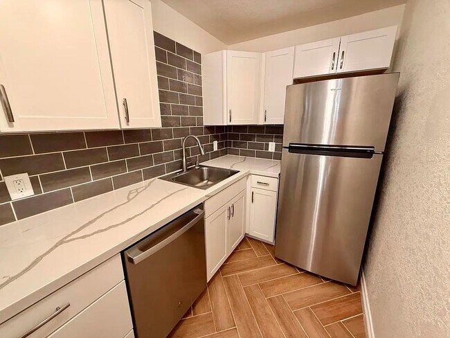 Building Photo - 2875 N Los Felices Rd