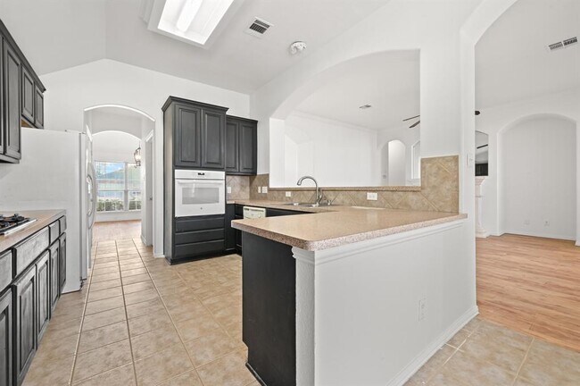 Building Photo - 1665 Amberwood Loop
