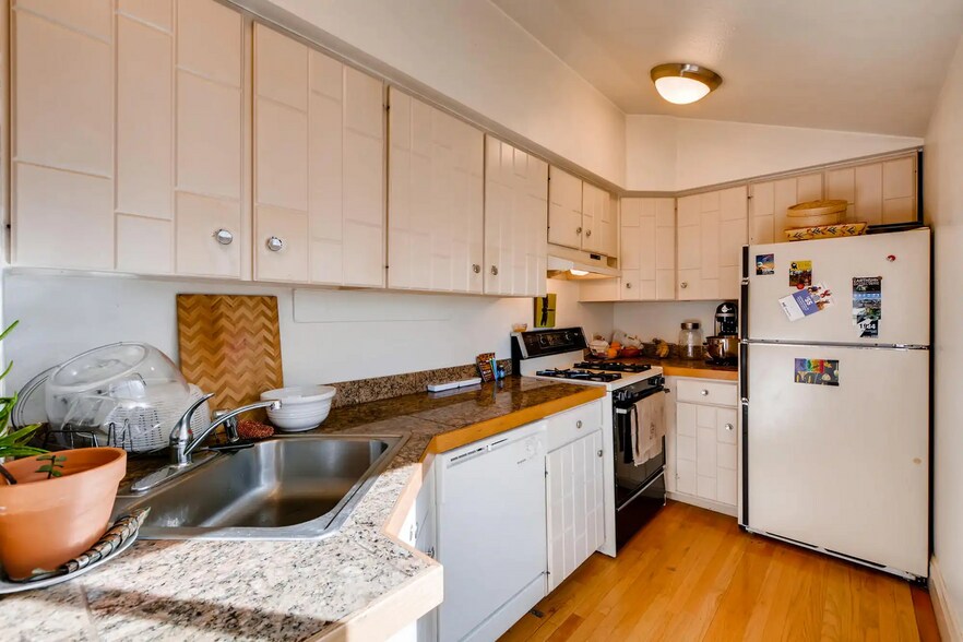 Building Photo - 1035 N Marion St