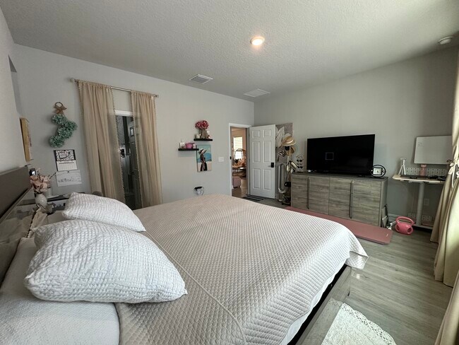 Building Photo - 28656 Sweet Persimmon Dr