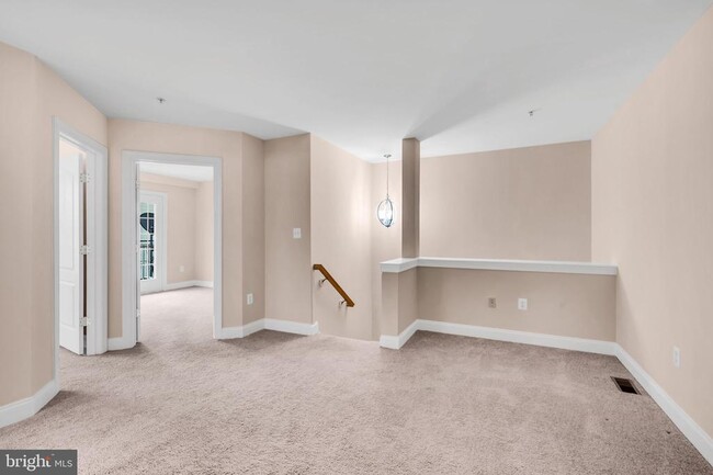 Building Photo - 8055 Gatehouse Rd