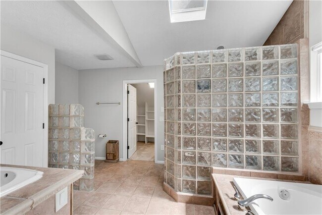 Building Photo - 755 Anna Ln
