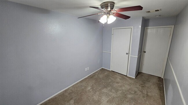 Building Photo - 975 N Red Cedar Cir