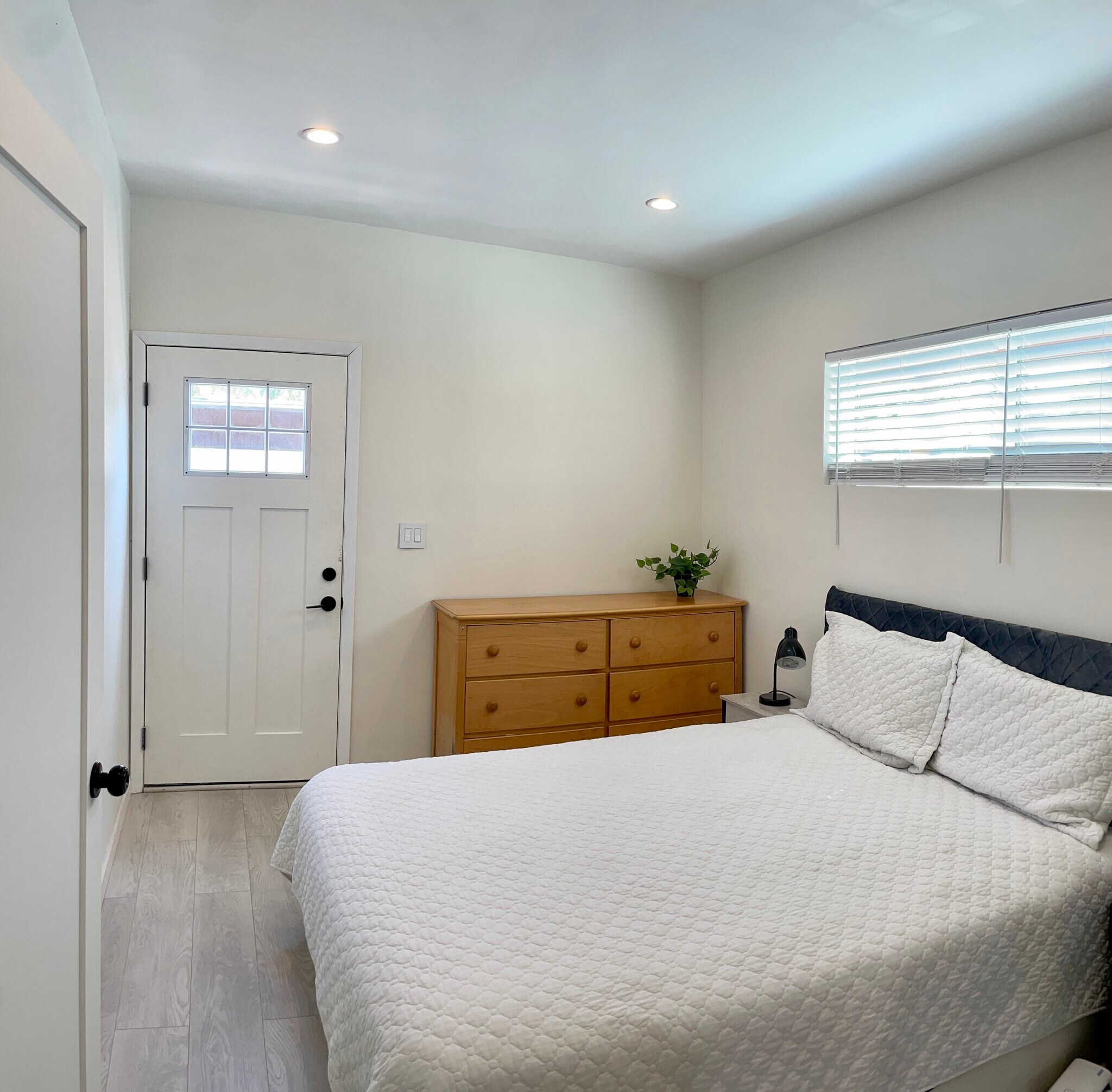 Building Photo - 19934 Saticoy St