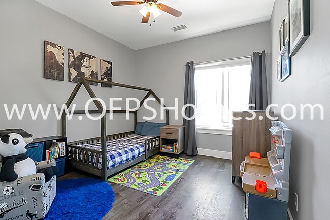 Building Photo - 712 Cypress Dr