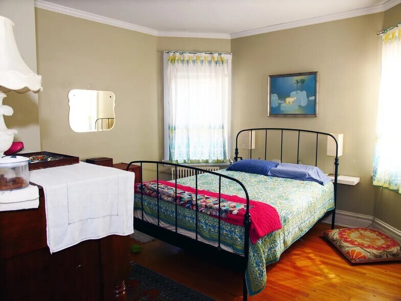 Building Photo - 5522 N Wayne Ave