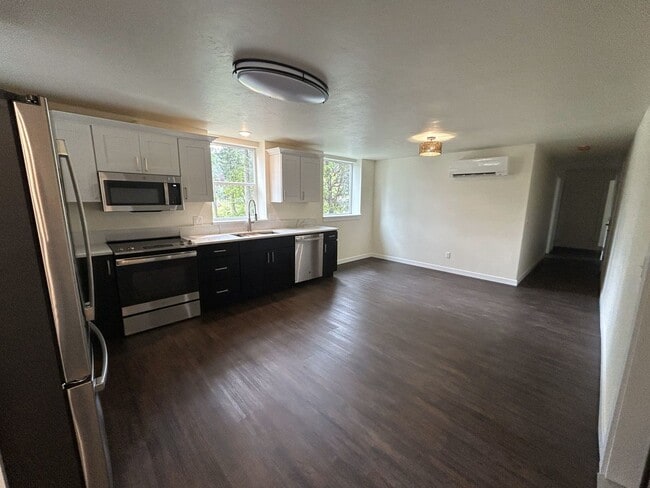 Building Photo - 131 Clothier Ln