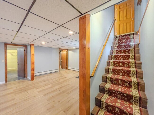 Building Photo - Refined Ranch Living in a Private Natural Setting