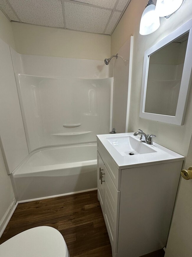 Building Photo - One bedroom apartment with lots of updates!