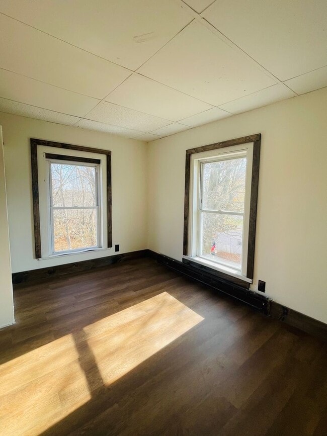 Building Photo - Newly renovated 3 Bed / 1 1/2 Bath home wi...