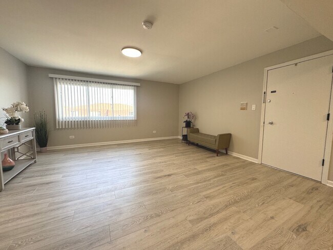 Building Photo - 10440 Natoma Ave