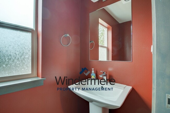 Building Photo - 3 Bed 3 Bath Home in Admirals Cove