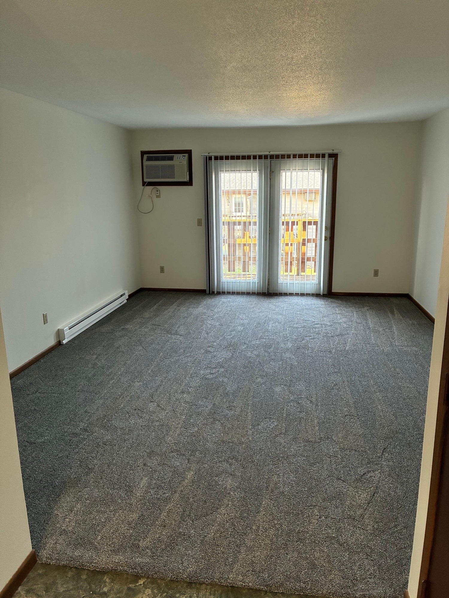 Building Photo - 2318 Meadow Ln