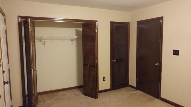 Building Photo - 2 BR / 2 BA Townhome in Continental Oaks II