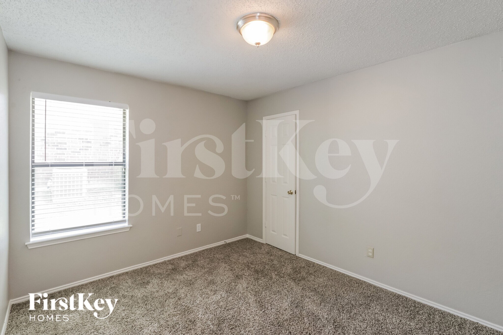 Building Photo - 701 Long Hill Ct