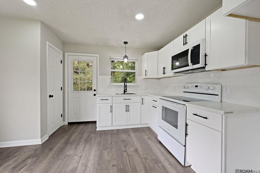 Building Photo - 8724 Metairie Dr