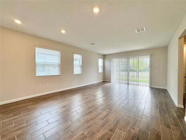 Building Photo - 656 Hennepin Lp