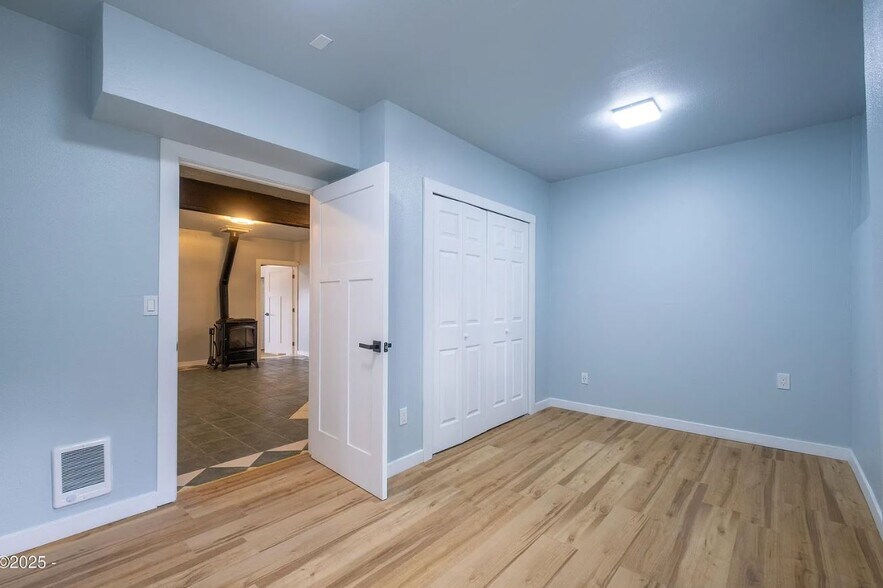 Building Photo - 432 N Yodel Ln