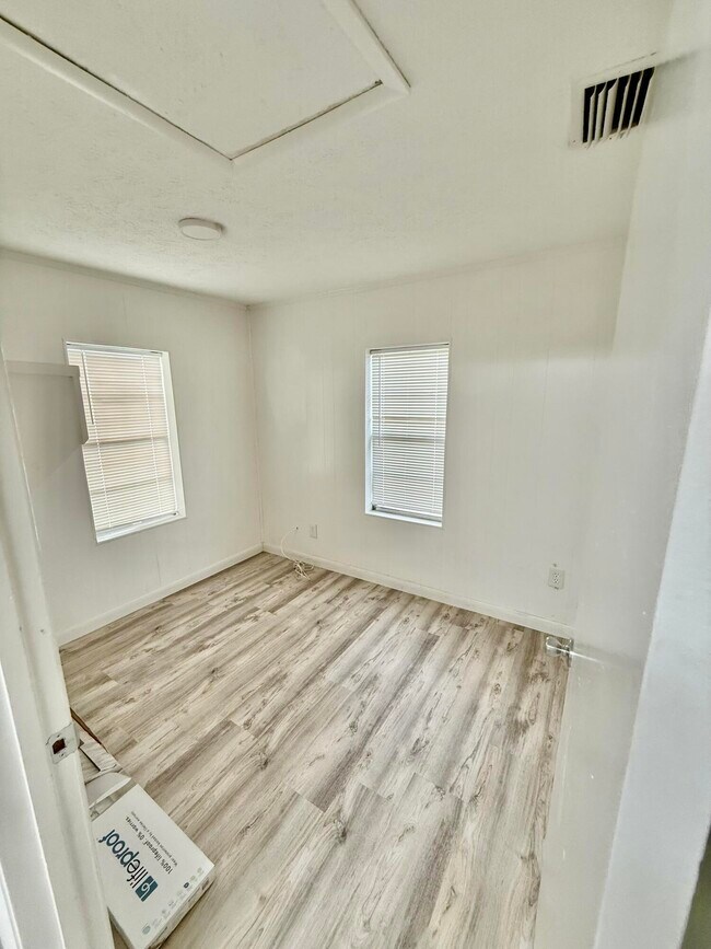 Building Photo - 713 N 19th St