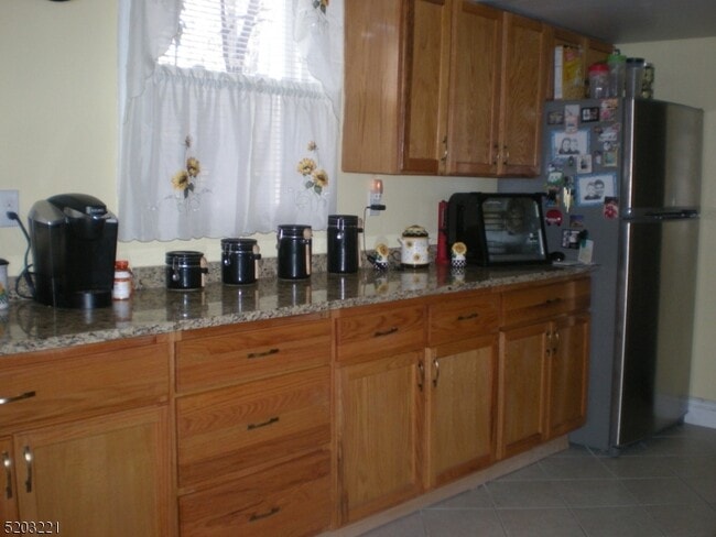 Building Photo - 147 Phelps Ave