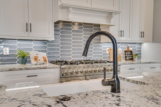 Building Photo - 3067 Rosewood Dr